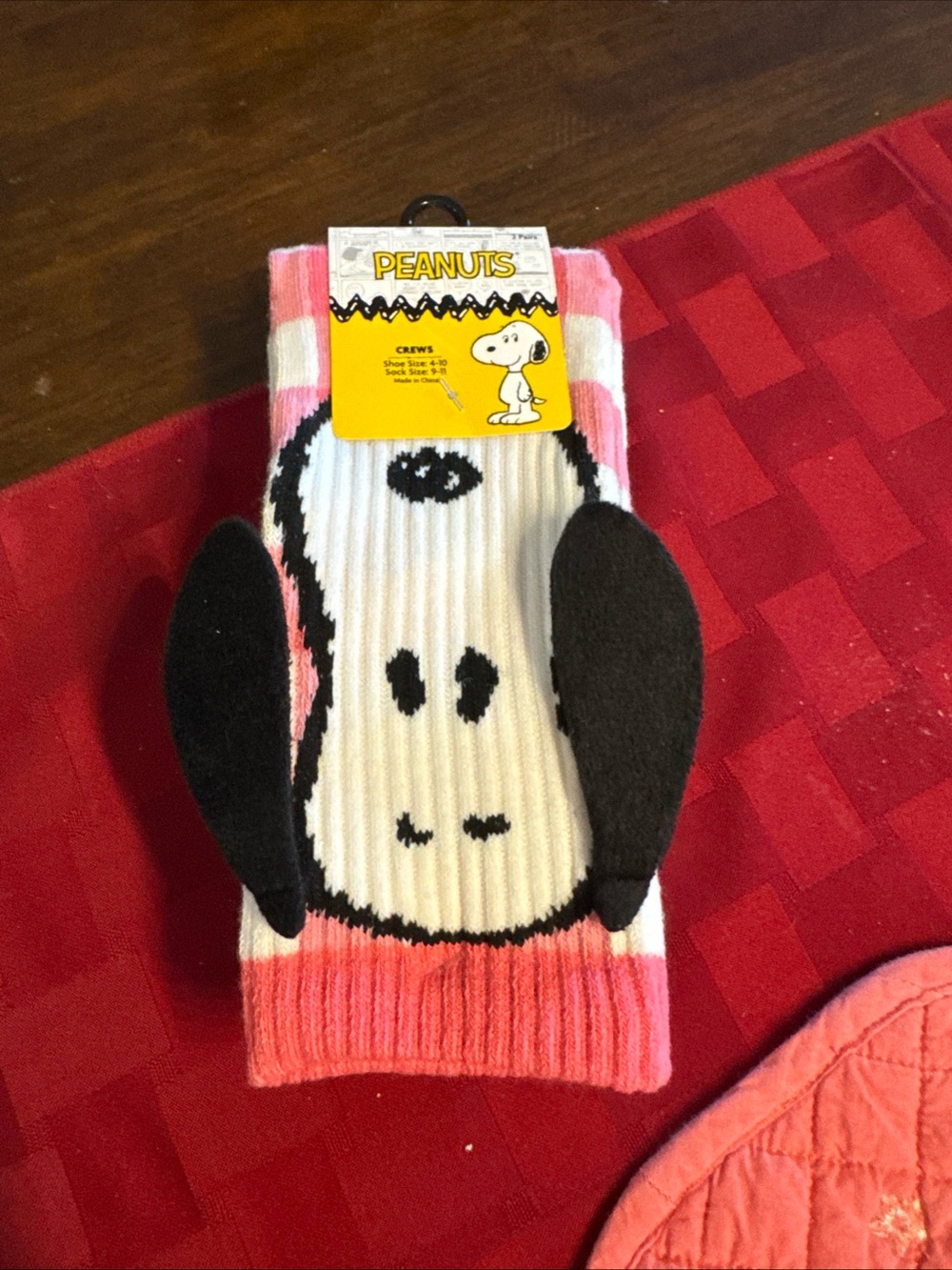Peanuts womens Pink Snoopy Crew Socks